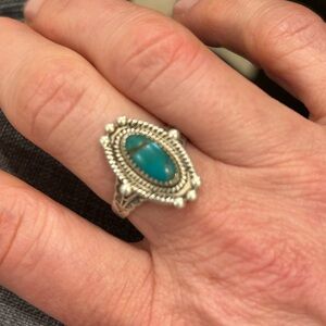 EUC Sterling and turquoise ring - size 7-3/4